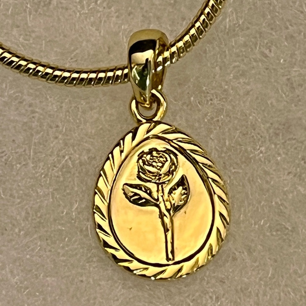 Uncommon James UJ Gold Rose Medallion Coin Necklace 13-16" Choker Petite Floral